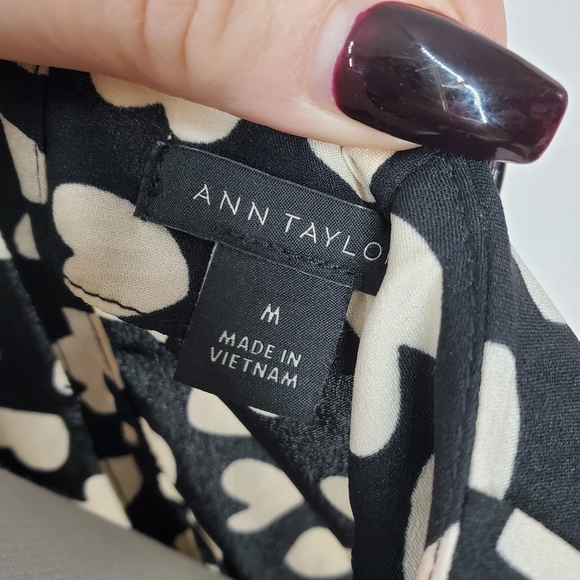 Ann Taylor Cinched Waist Heart Black/Cream Blouse Size M Free Wristlet - Picture 7 of 10